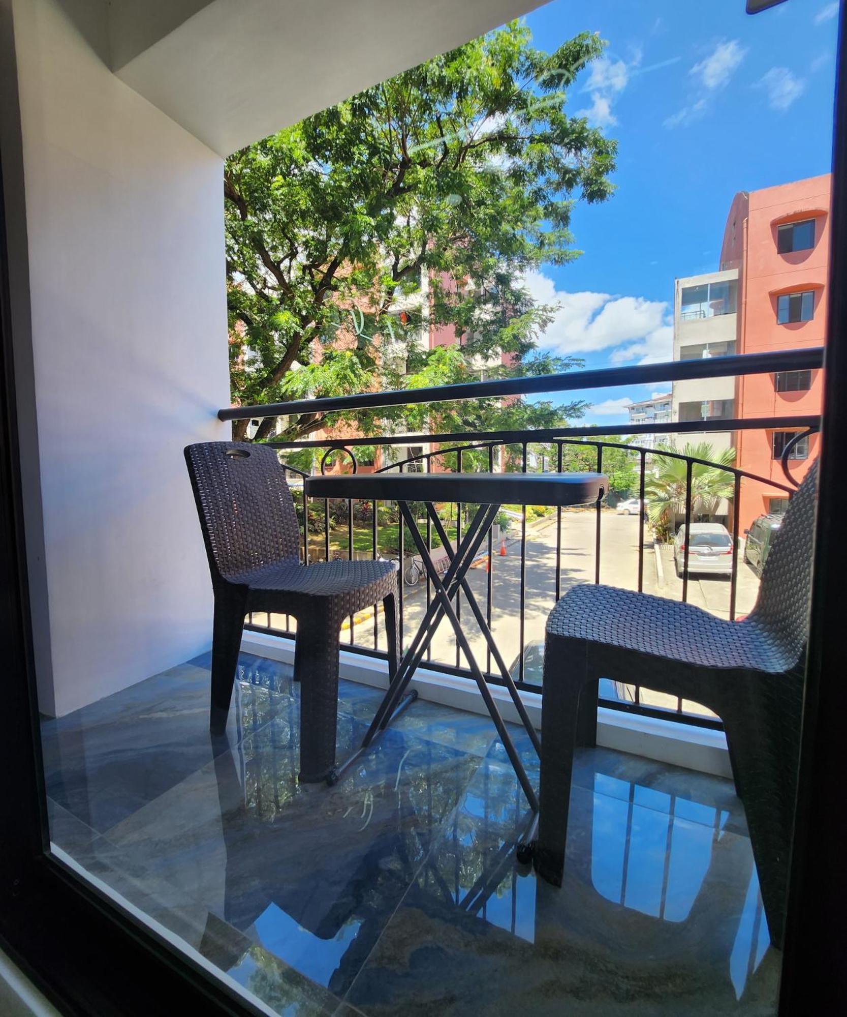 Condo Azur Suites B207 Near Airport, Netflix, Stylish, Cozy With Swimming Pool Lapu-Lapu City Exterior foto